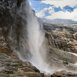gavarnie_cascade-standard-0juv2u.jpg