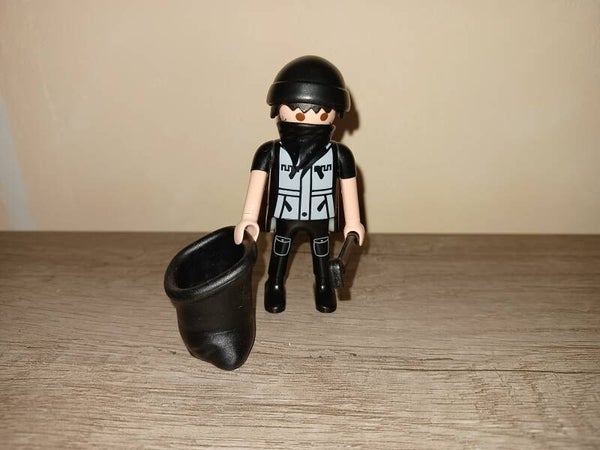 playmobil voleur avec pied de biche et sac , occasion