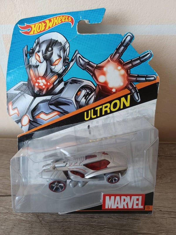 petite voiture hotwheels ultron marvel , neuf
