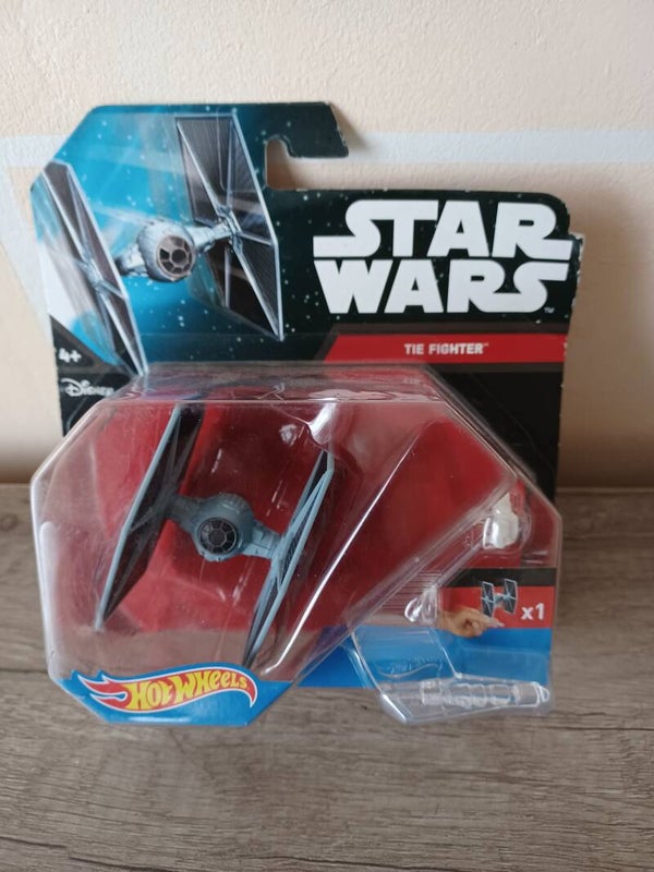 vaisseau star wars hotwheels , tie fighter , neuf