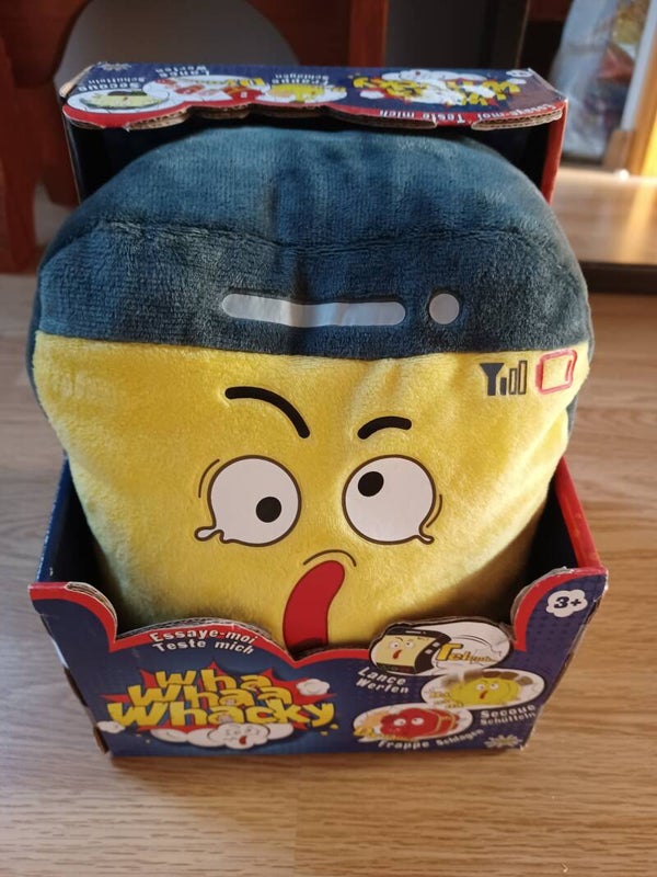 peluche telephone qui parle quand on la lance , neuf