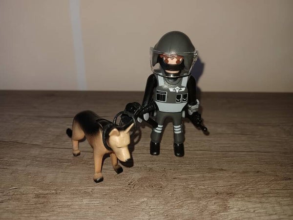 playmobil , policier avec chien , occasion