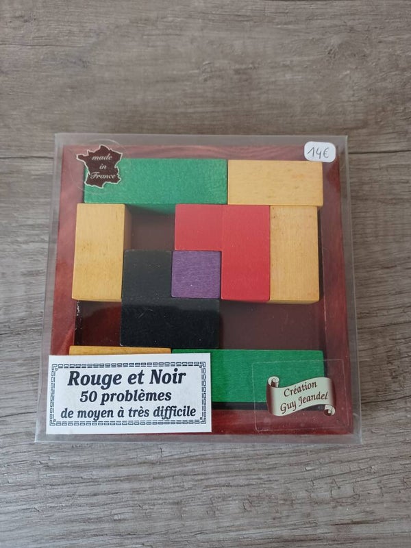 casse tete en bois , rouge et noir , neuf