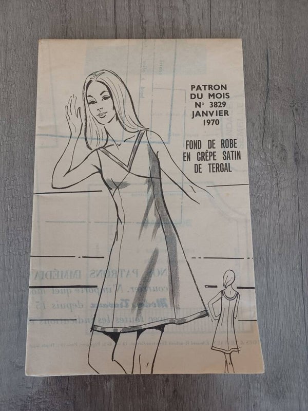 patron de couture modes et travaux fond de robe en crepe satin