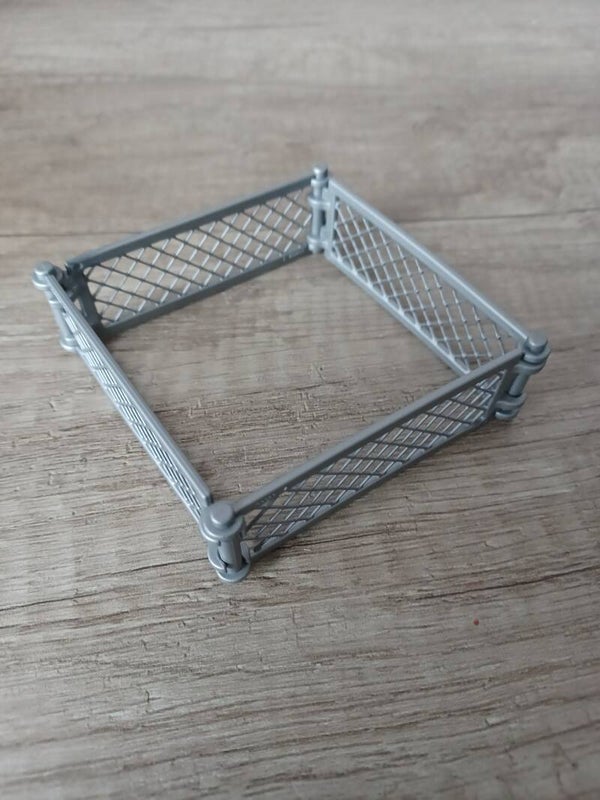 playmobil lot de 4 petites barrieres grises , occasion