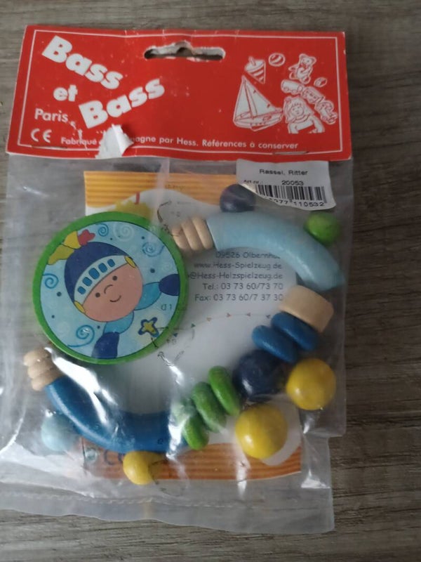 hochet en bois , chevalier bleu , neuf