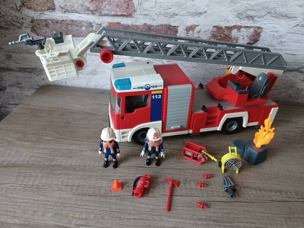 playmobil,  grand camion de pompiers , occasion