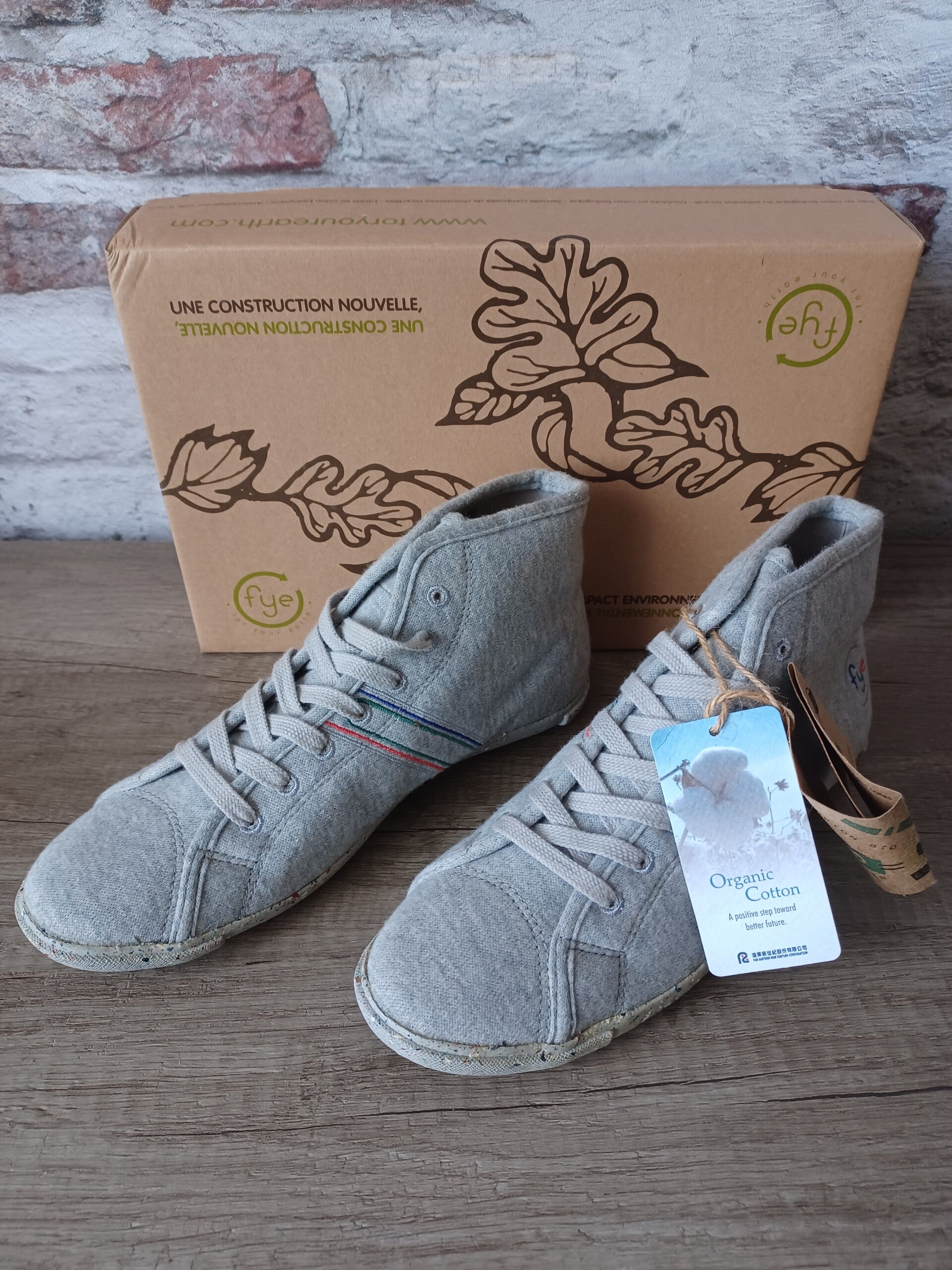 baskets ou tennis , fye , gris , montantes , pointure 36 , neuf