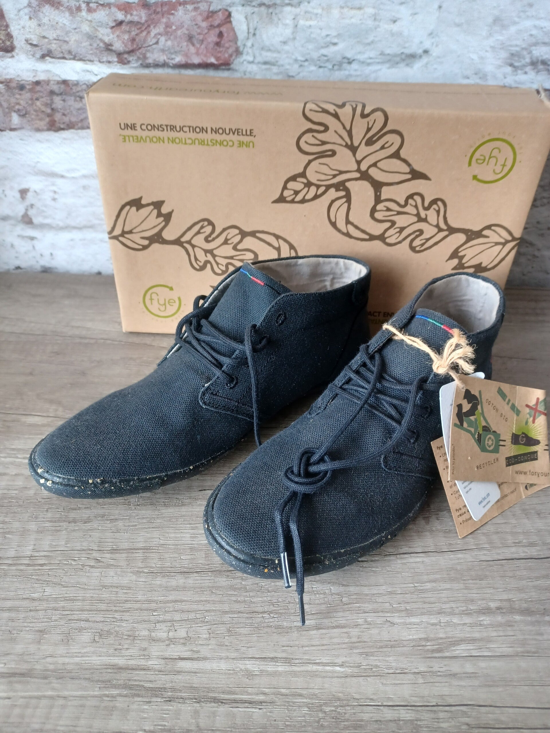 baskets ou tennis , fye , noir , montante , pointure 39 , neuf