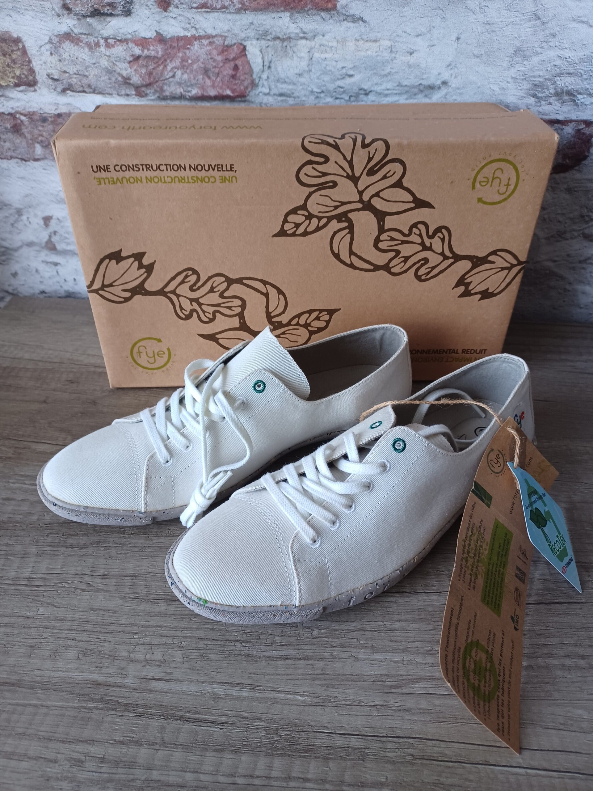 baskets ou tennis , fye , blanc , pointure 41 , neuf