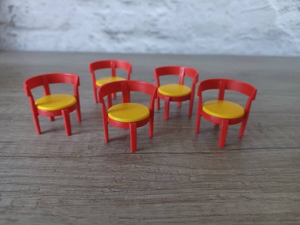 playmobil , lot de 5 chaises rouge et jaune ,occasion
