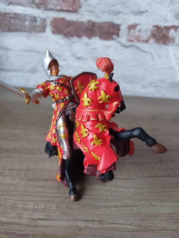figurine papo , chevalier rouge a cheval , neuf