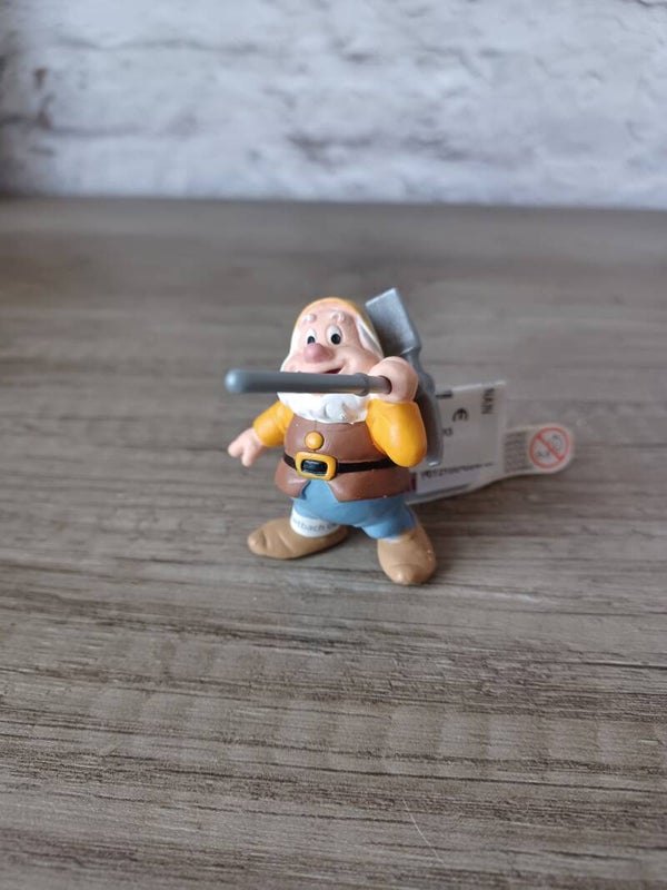 figurine bully disney , nain joyeux de blanche neige , neuf