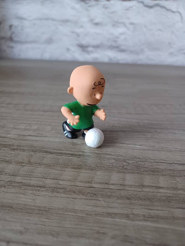figurine schleich charlie brown foot (snoopy), neuf