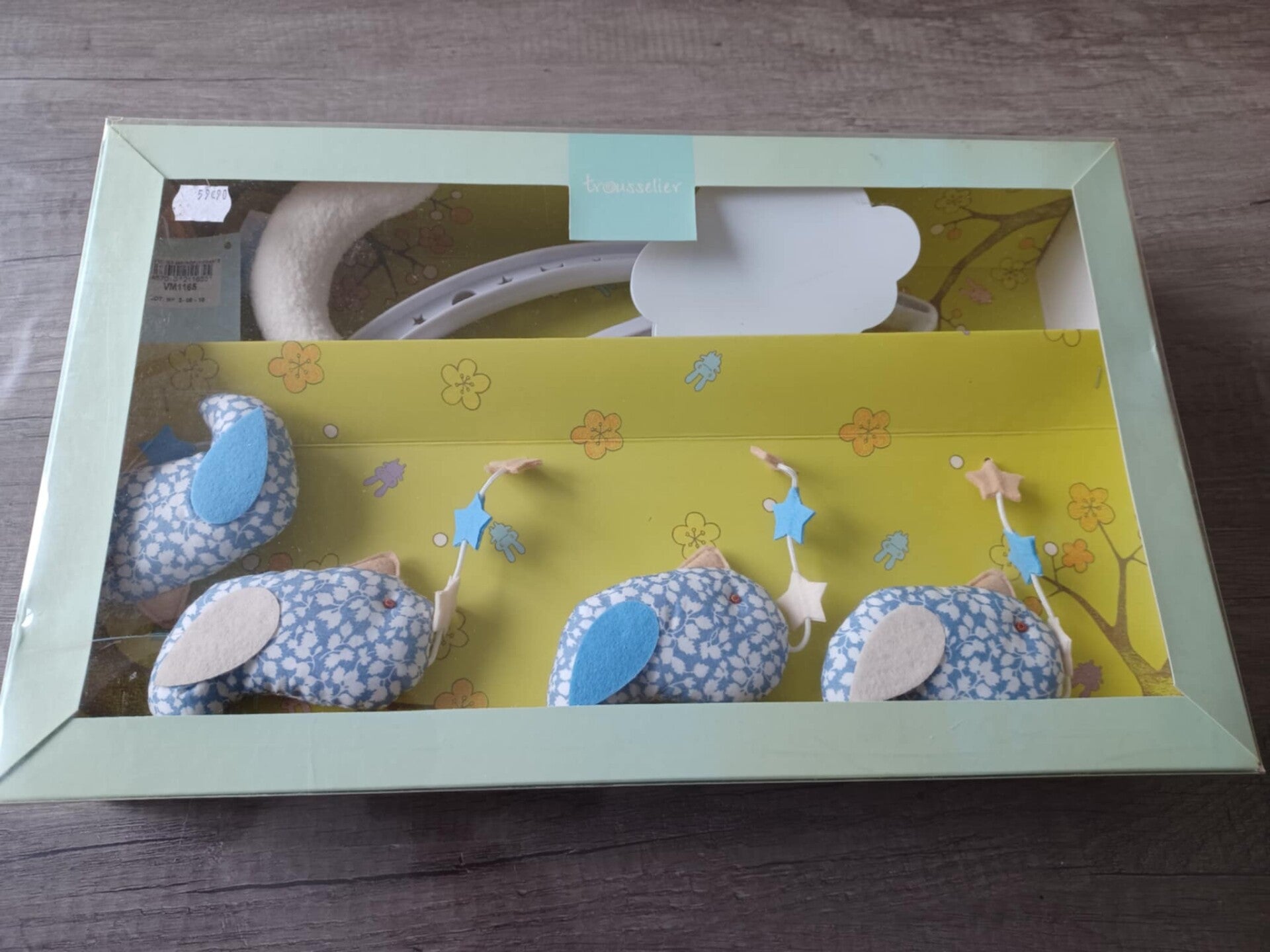 mobile musical , bebe 9, poissons , neuf