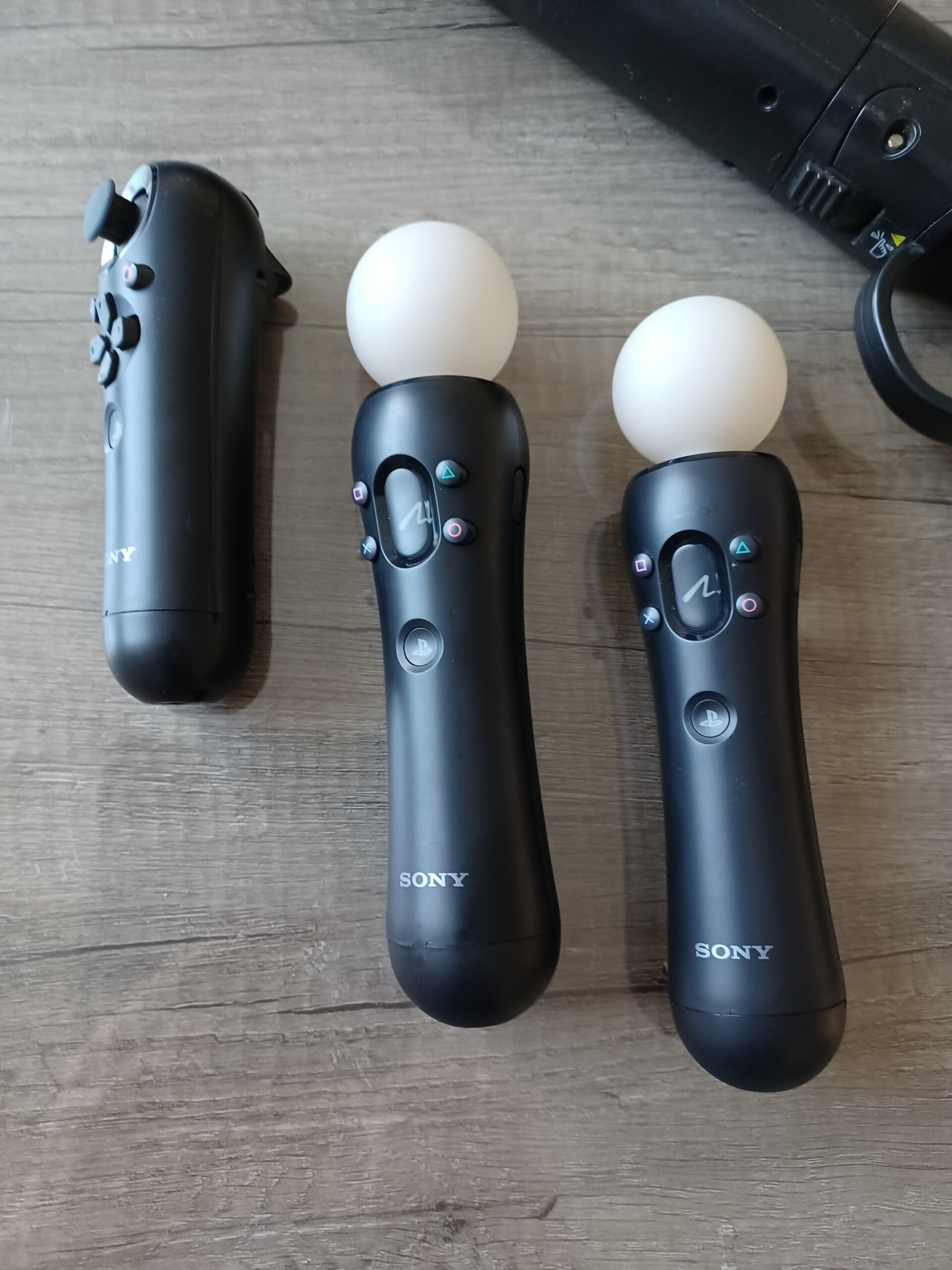 2 manette ps3 move + 1 navigation + 1 cable de recharge , occasion