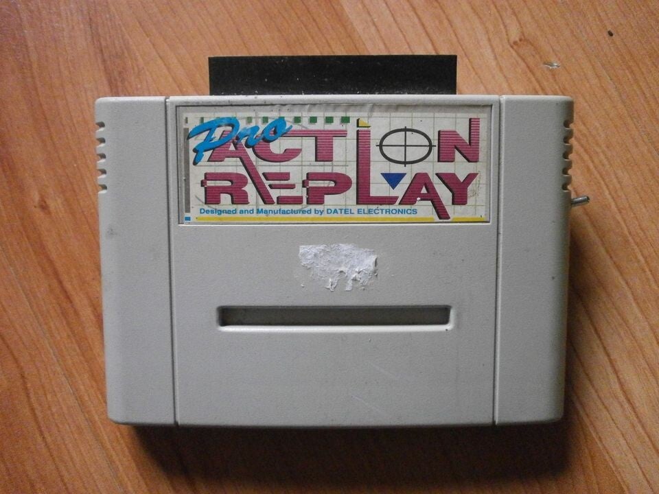super nintendo action replay pro non testé , vendu en l'etat