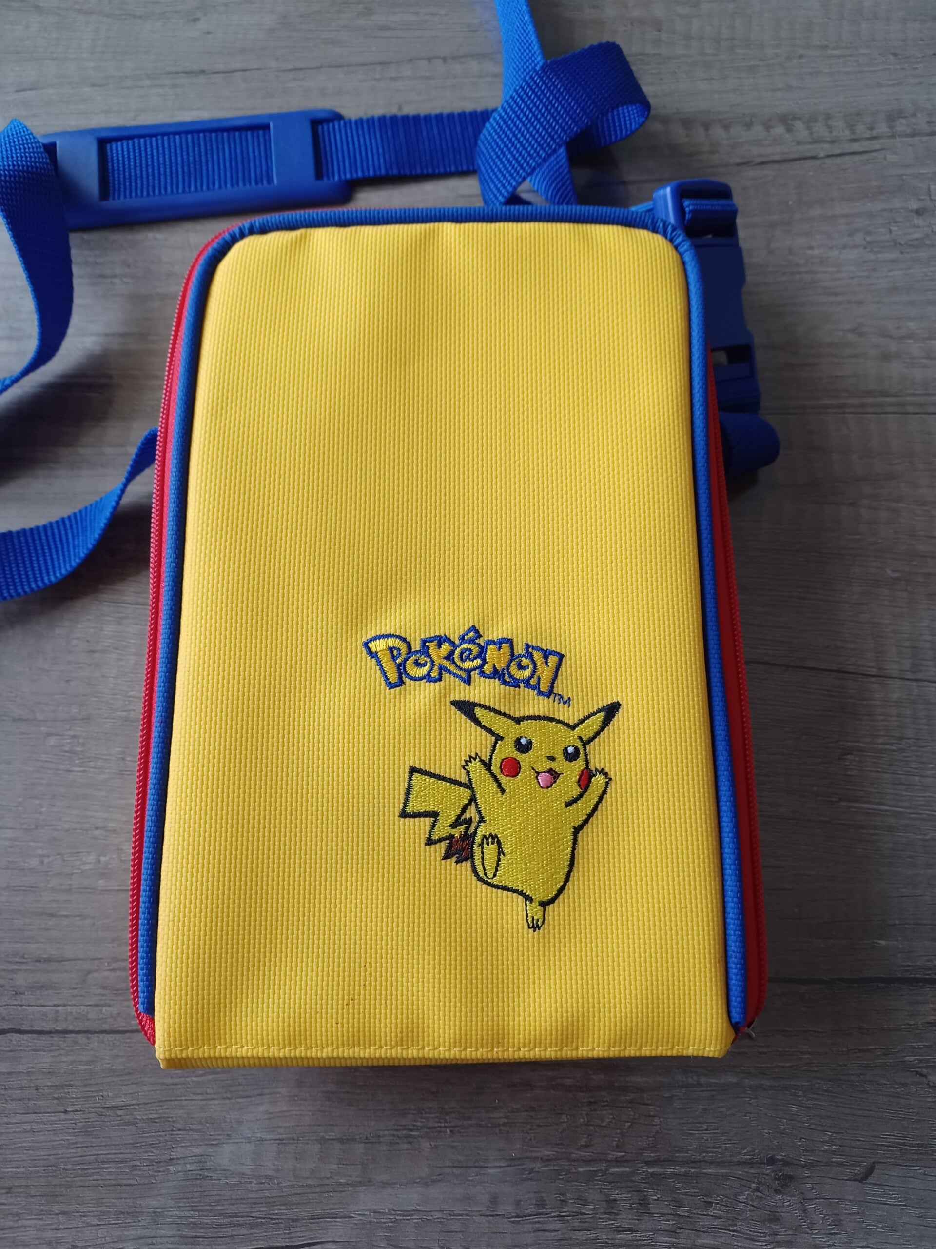 sacoche pour gameboy color ou autre , pokemon , occasion