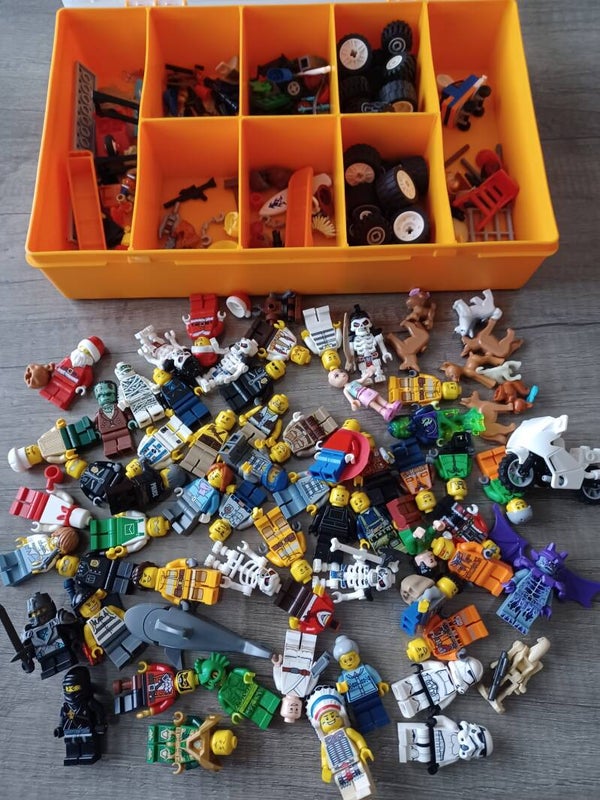 lego , boite de 50 personnages et accessoires , occasion