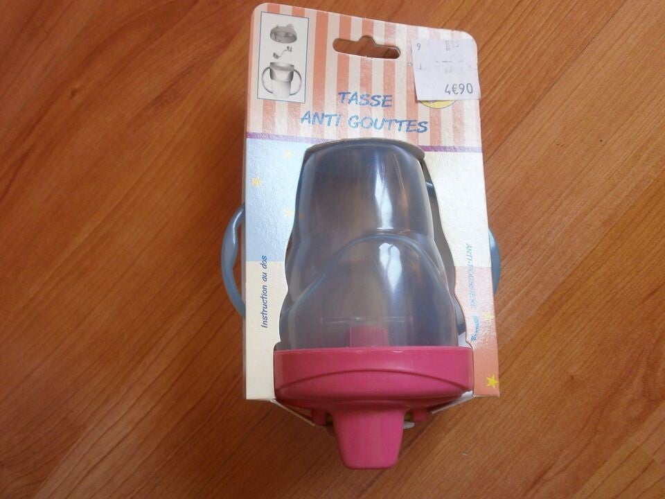 tasse anti gouttes , pour bebe , poupon club , neuf