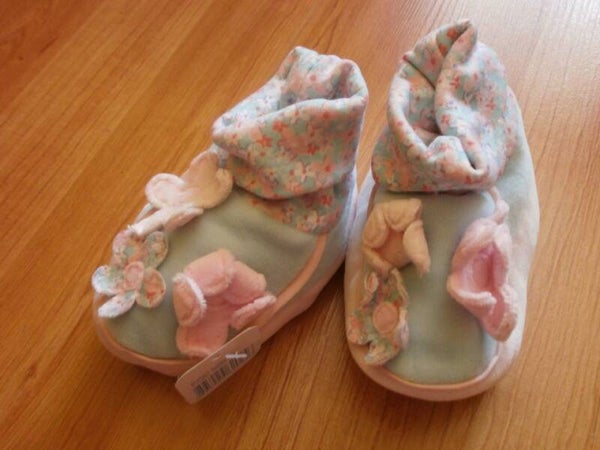 chaussons bebe rose et bleu , kaloo , 12 cm, neuf