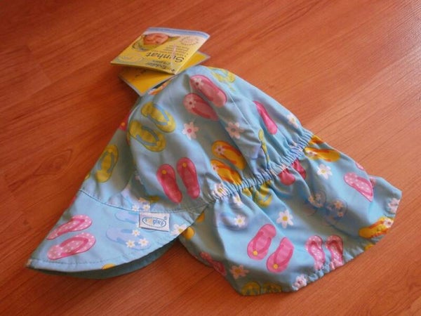 chapeau bebe , i play , bleu tongs, 2/4 ans, neuf