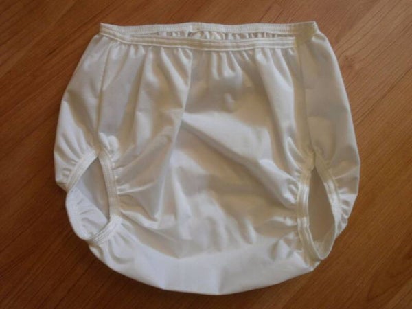 lot de 3 culottes en plastique , taille S , neuf