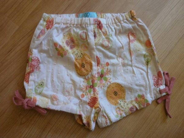 short ou culotte pour bebe, rose , marque caoutchouc , 3 mois , neuf