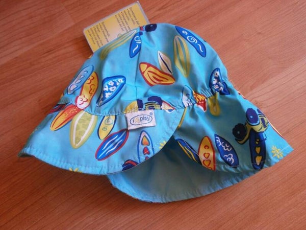 chapeau bebe , i play , bleu surf , 6 mois, neuf