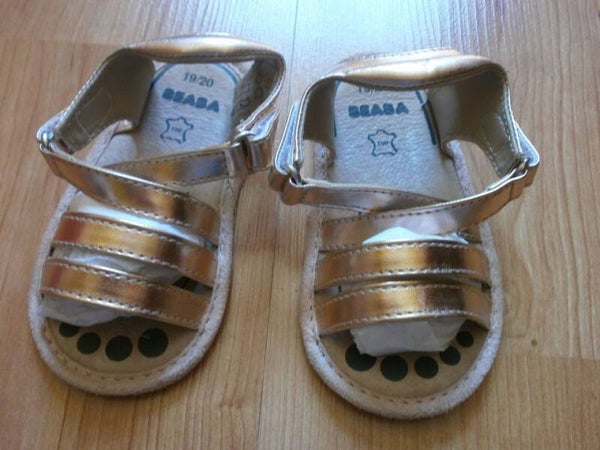 paires de sandalettes bebe rose brillant pointure 17/18 , beaba, neuf