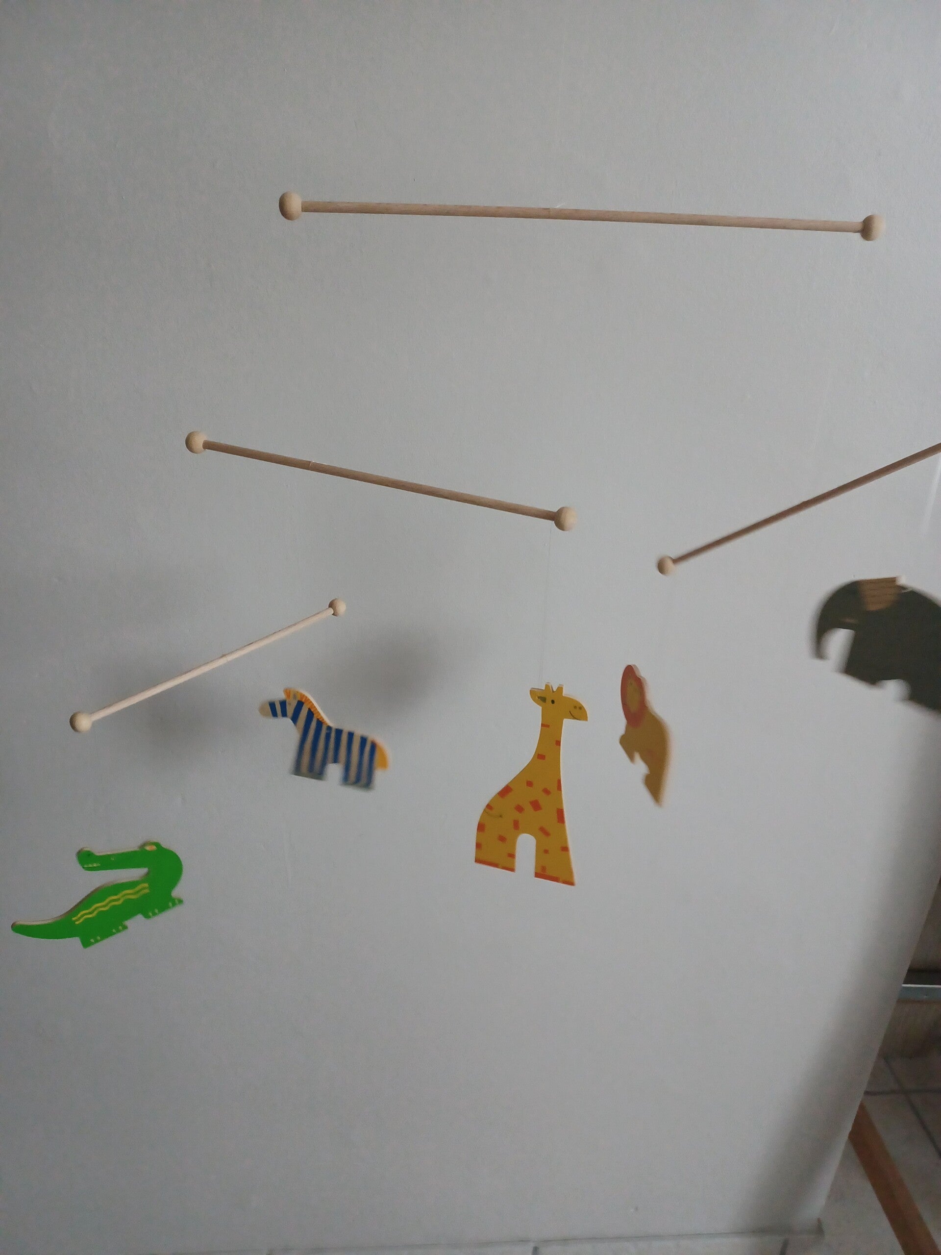 mobile en bois pour chambre d'enfant , animaux , neuf