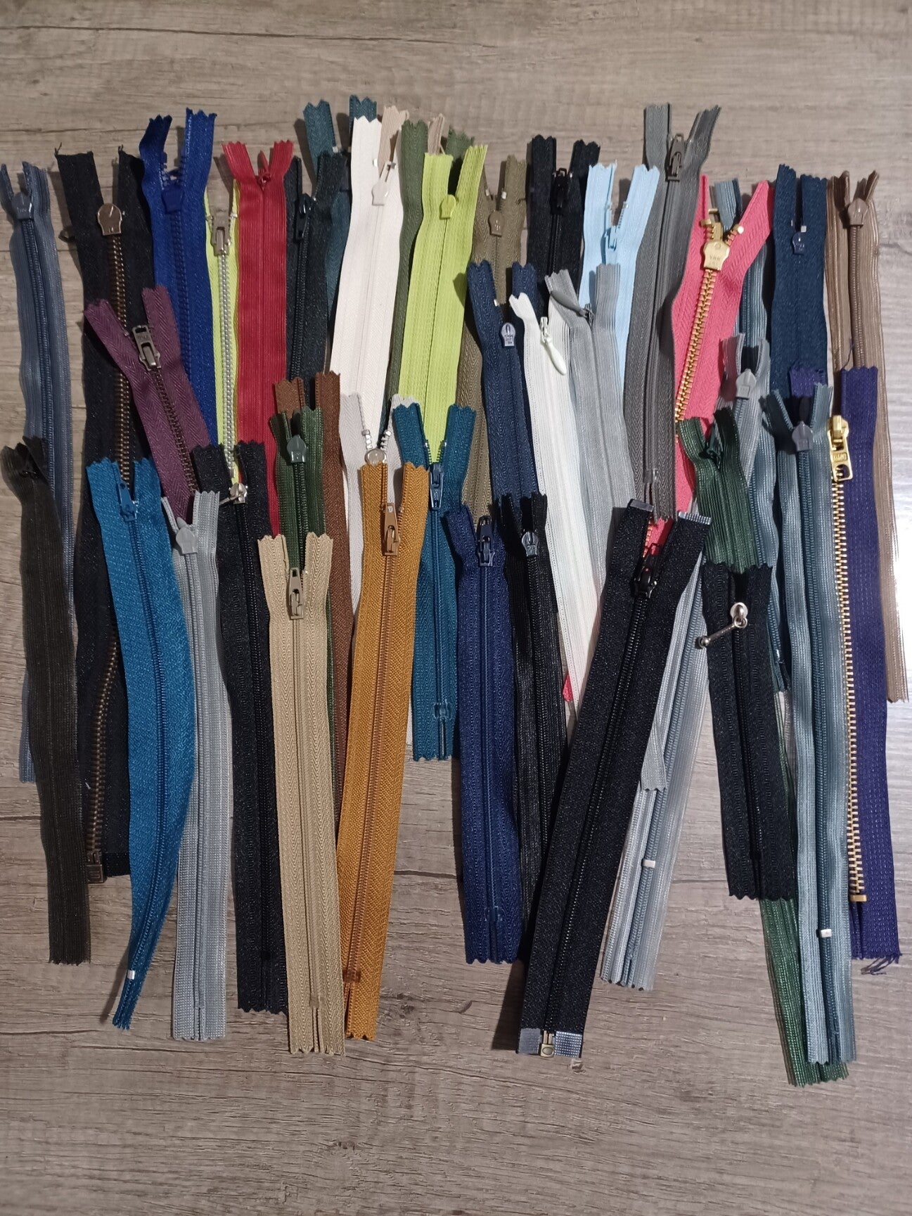lot de 40 fermetures eclair , neuf