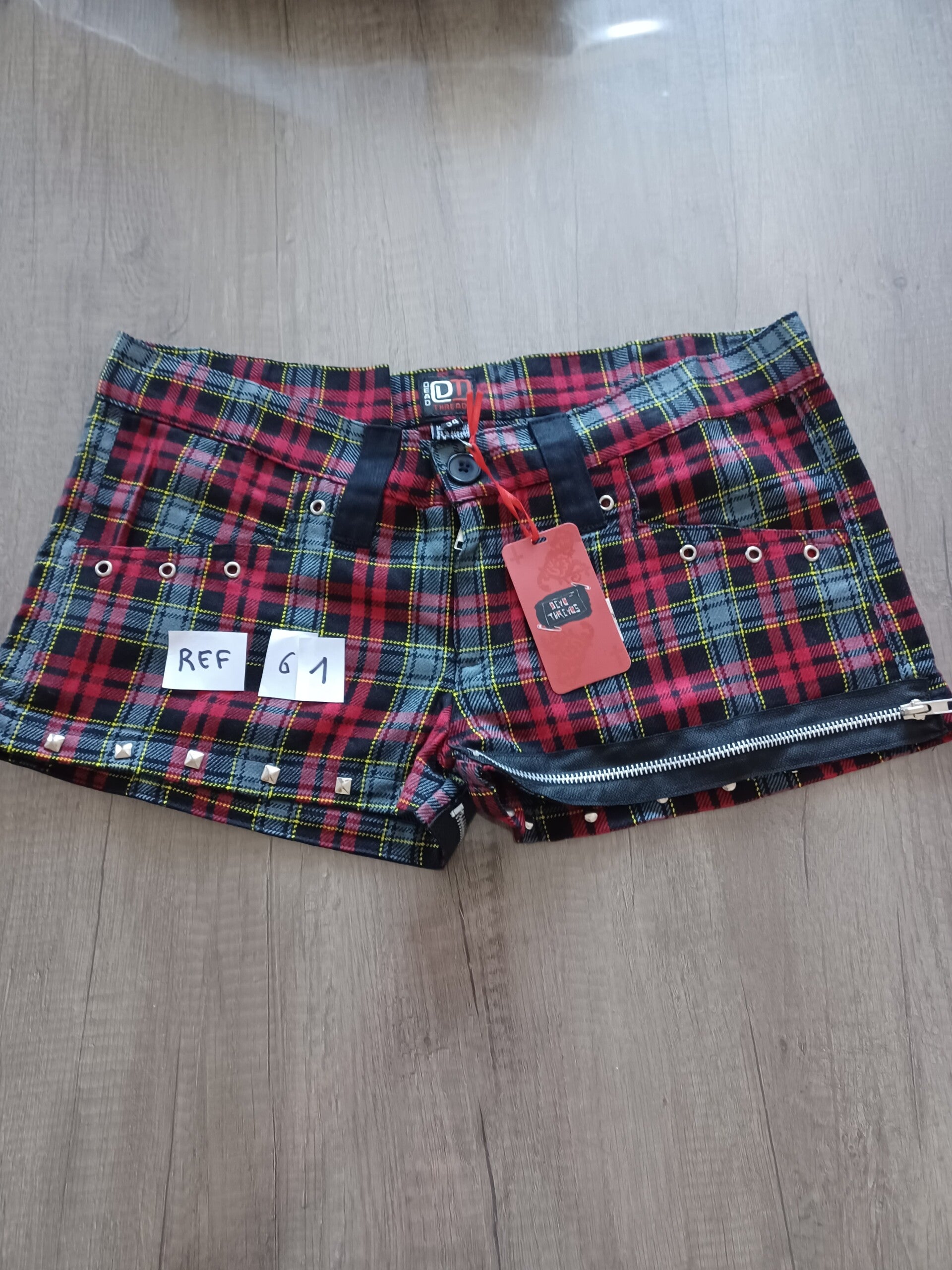 short dead threads , taille 34  XS , neuf