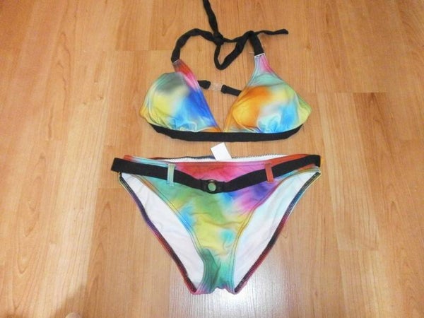 maillot de bain 2 pieces , coloré , taille 1 neuf sans etiquette