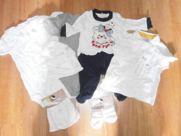 lot de 10 vetements bebe 4 body 0/6 mois 1 pyjama naissance 1 polo 6 mois 3 bonnets chaussons naissance