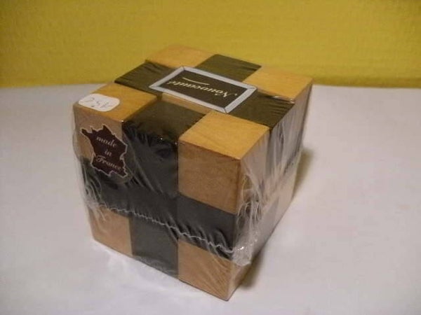 casse tete en bois , encrier , neuf