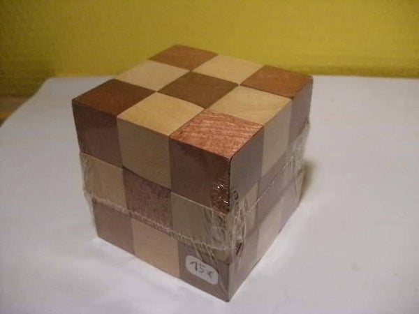 casse tete en bois , cube, neuf