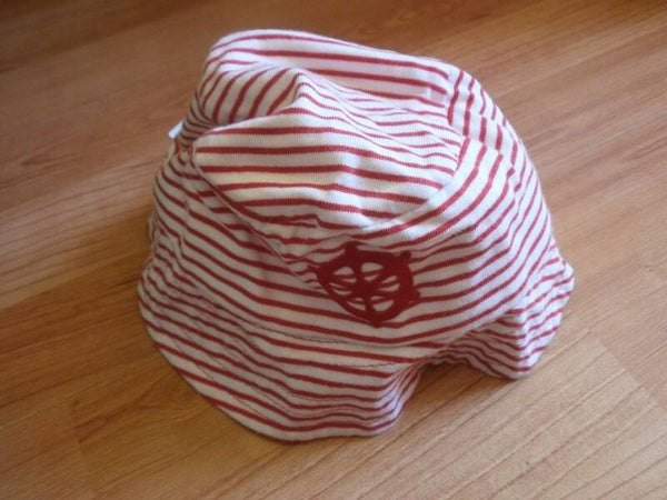 chapeau bebe , rouge rayé, 6/18 mois , neuf