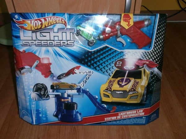 hotwheels light speeders , neuf