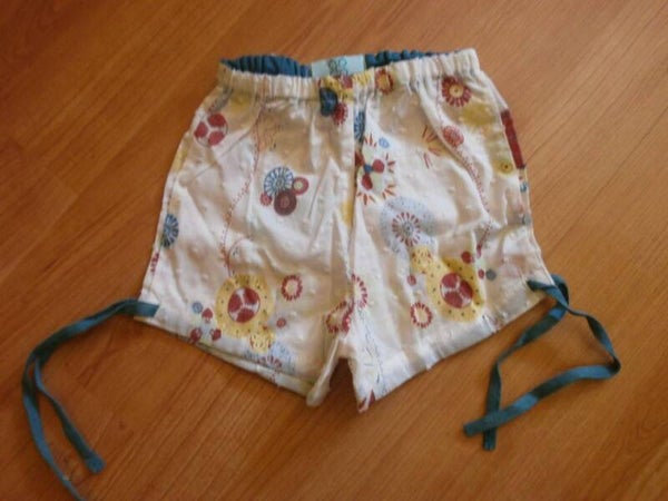 short ou culotte pour bebe , marque caoutchouc , 6 mois , neuf