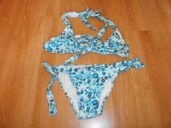 maillot de bain 2 pieces , bleu , taille M reglable , neuf sans etiquette