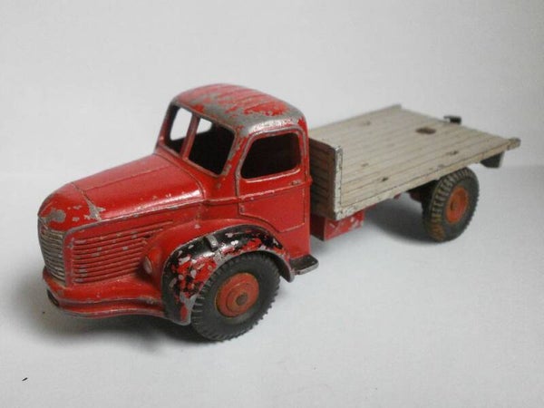 dinky toys , camion plateau berliet , occasion