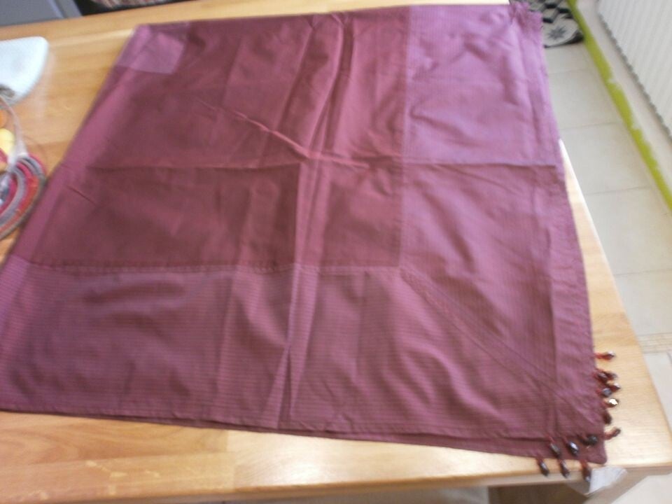 nappe carré 100% polyester , 150 x150 cm , bordeau , neuf