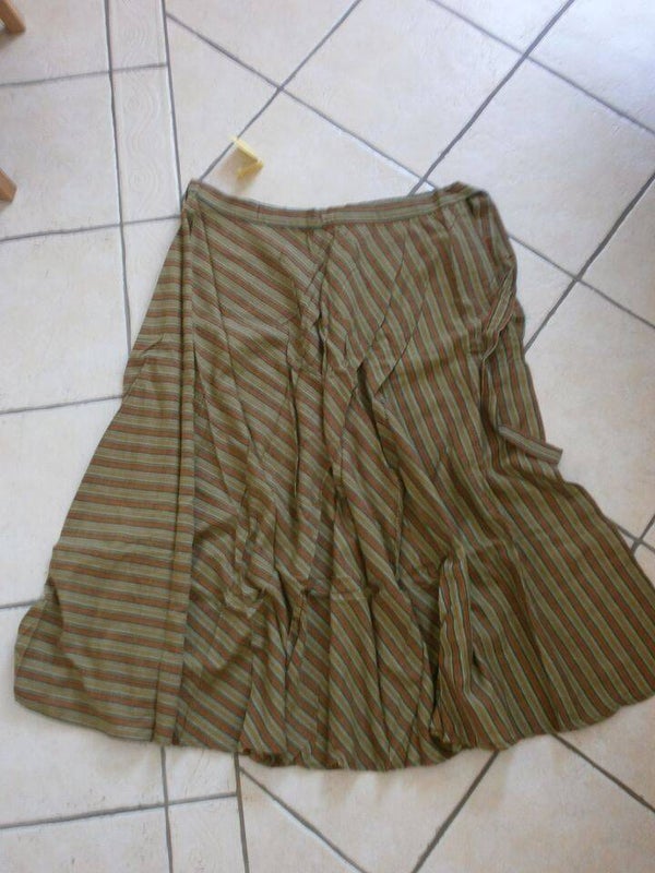 grande jupe portefeuille , fil et monde , taille L ou M au choix , neuf