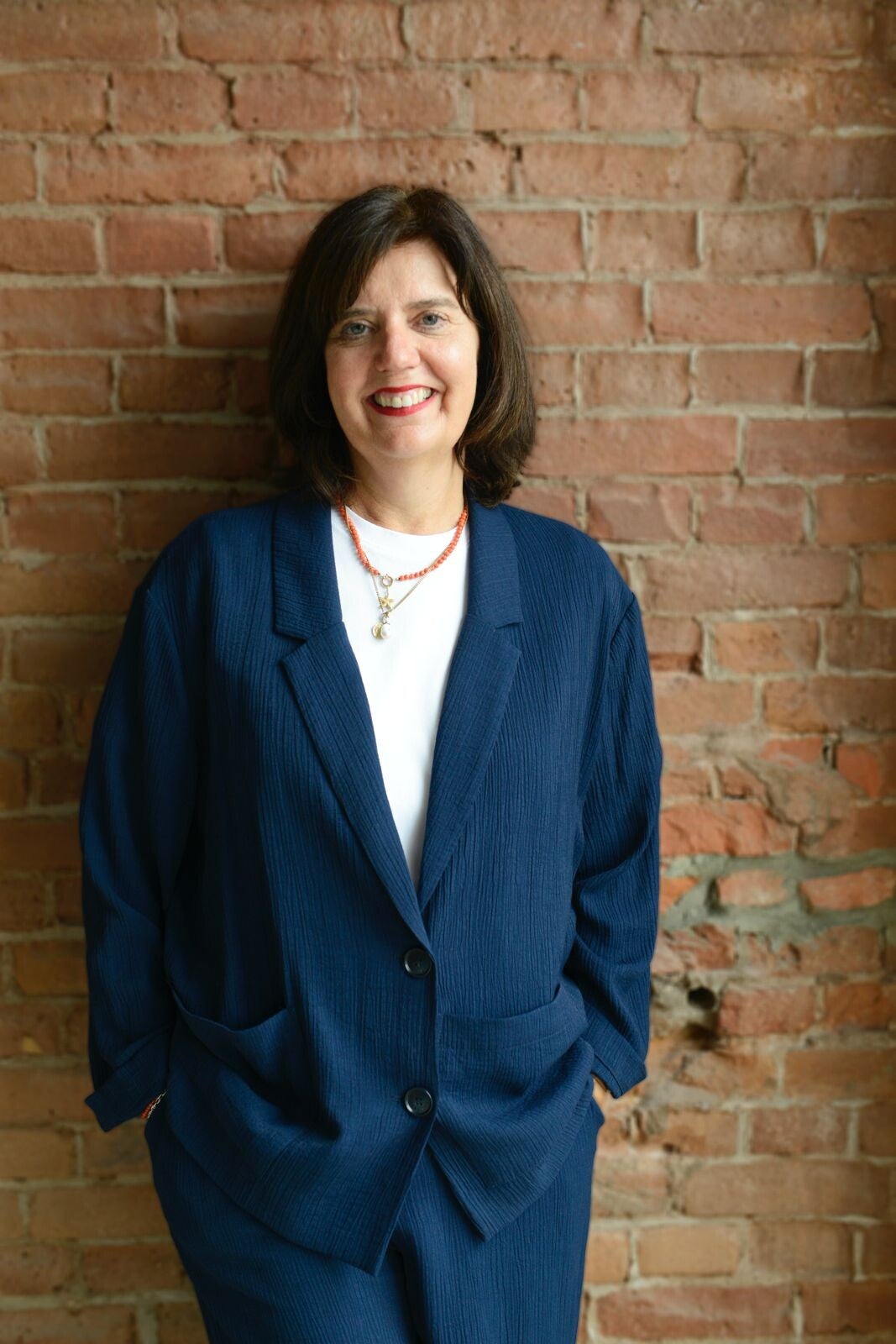 Liesbeth Koopmans Als freelance uitvaartbegeleider, in Amsterdam, Haarlem en omgeving, werk ik samen met bedrijven en organisaties die bij mij passen. Partners die net als ik geloven in persoonlijk, integer en stijlvol afscheid nemen. Ik ondersteun waar n