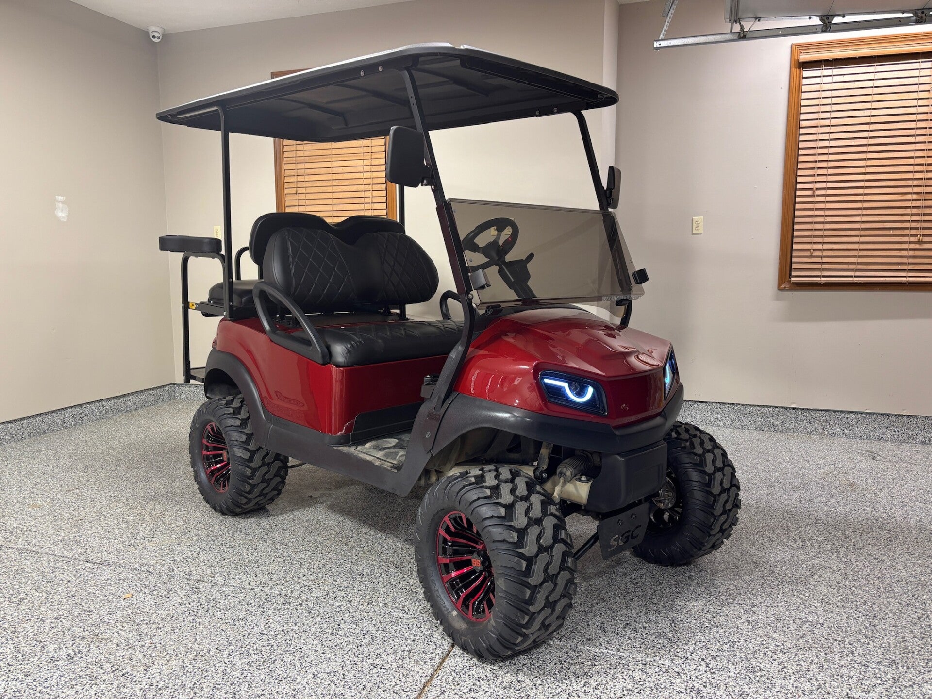 2021 Club Car Tempo Lithium - Deluxe Package - Maroon
