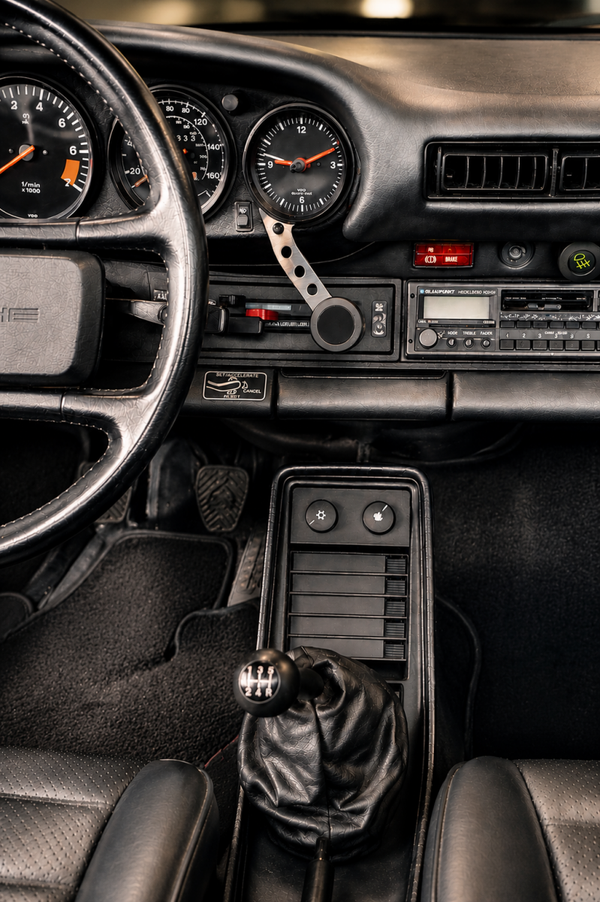 Magsafe für iPhone Handyhalter/Smartphonehalter mit aus ALU-schwarz für den klassischen Porsche 911