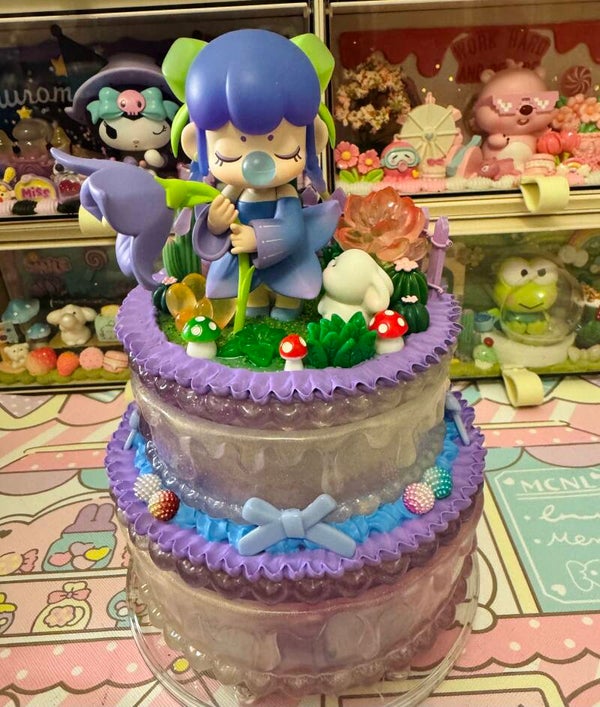 Nanci Resin Storage Cake