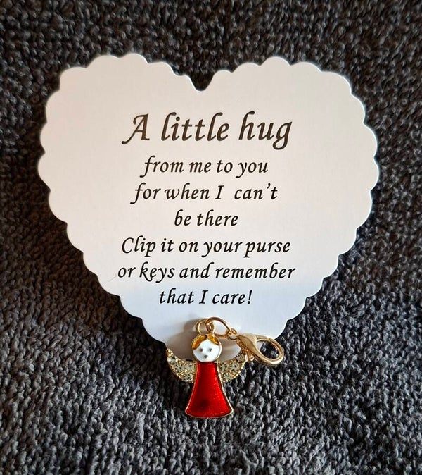 lieve knuffel met hangertje