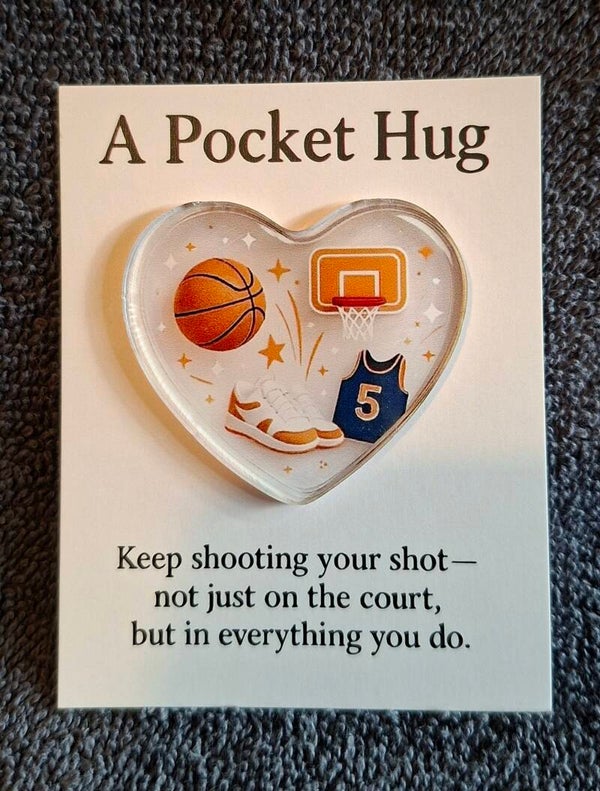 Pocket hug voor basketballer